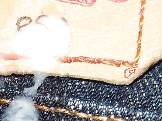 17P Éjaculation sur le jean Levi's 529