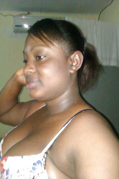 13P Ebony gros sein de fb