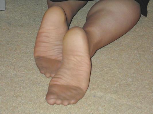 9P Tanya showing her nylon feet tights pantyhose stockings 