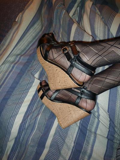 8P Sexy feet and toes