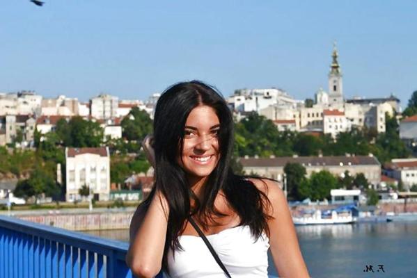 17P Fille serbe : alexandra