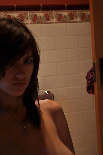 5P Brunette self shot...