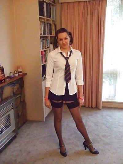 8P Nice schoolgirl outfit....
