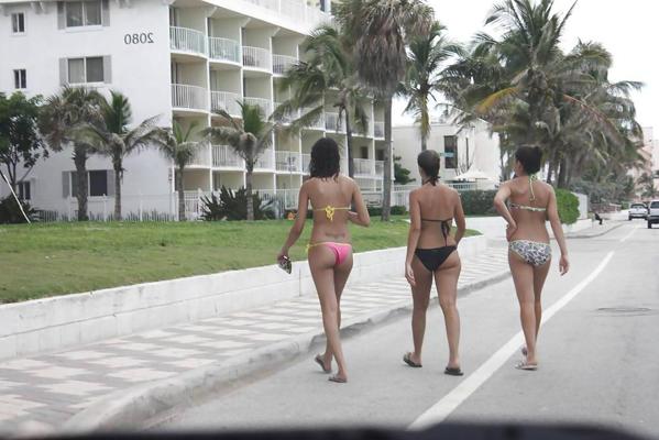 24P Beach Girls Partying Up
