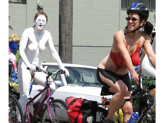 25P Nude Painted Ladies in Public Fetish Gallery 25