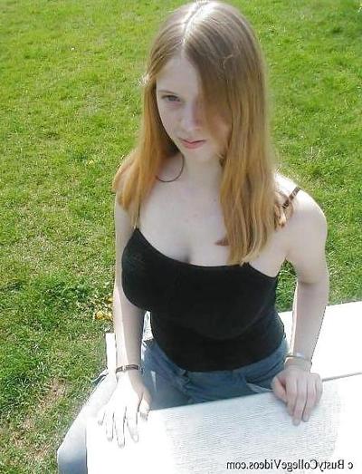 4P Vollbusiges College-Mädchen Sara