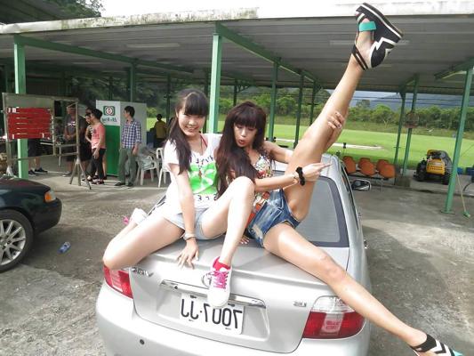 7P FB voyeur photos