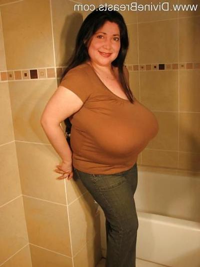 14P Bbw avec des seins énormes