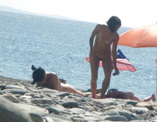 25P Beach undressing 7