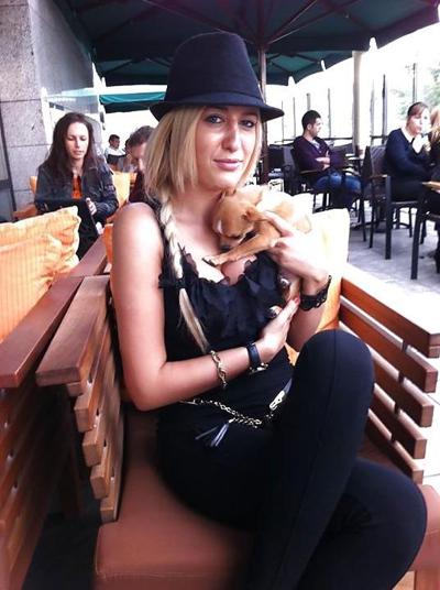 25P Femmes roumaines : Christina