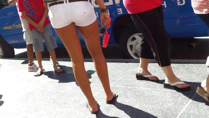 25P Cul et fesses d'ado sexy et serrés en short