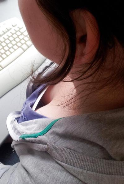 5P My sister cleavage, Schwester, Einblick, Titten, voyeur