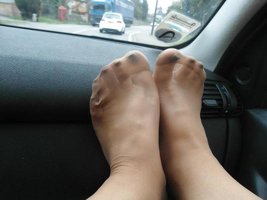 7P Tanya Horny in the car tights feet nylons 
