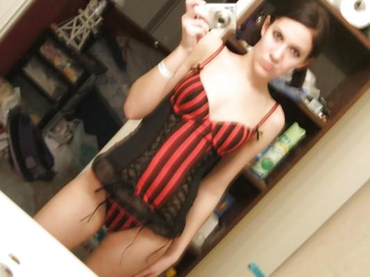 6P Pretty Teen at Home