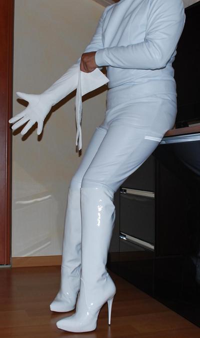 4P White boots