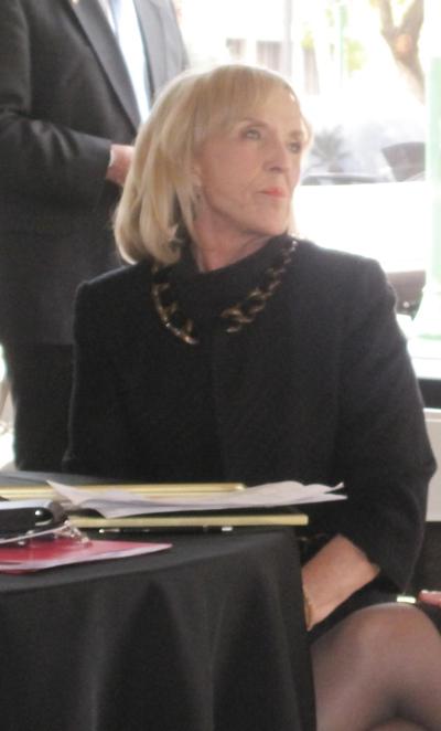 25P J'aime vraiment me branler avec le conservateur Jan Brewer