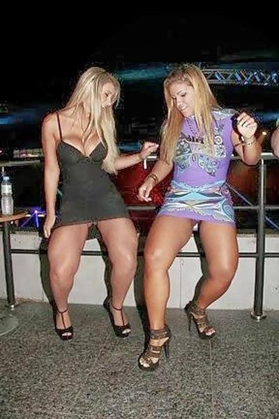 6P Andressa Urach und Yani de Simone Upskirt tanzen Funk