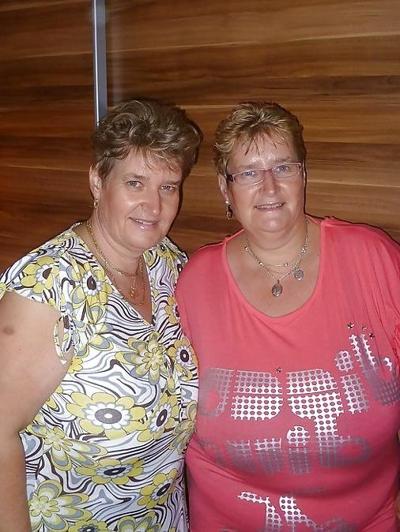 20P Not naked busty mature women 1.