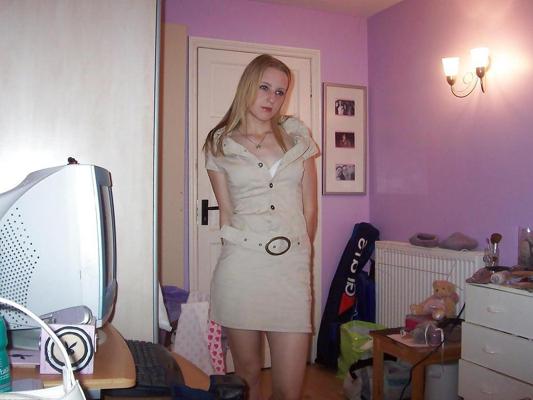 25P Amateur Teen Blonde in Bedroom