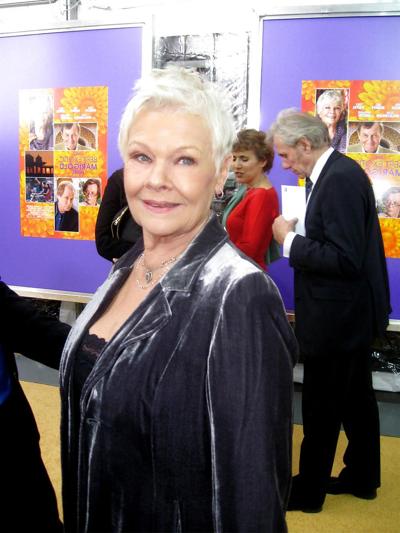 18P Девушка с большими сиськами Judi Dench (продолжается)