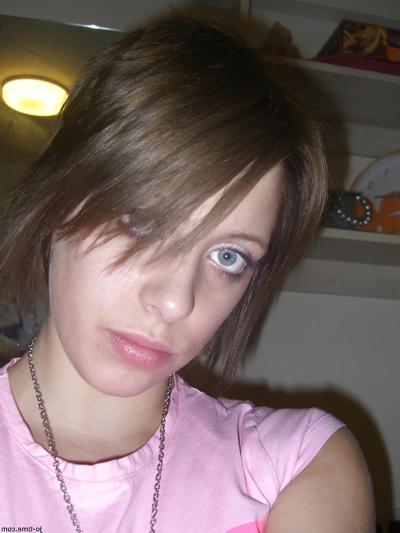 22P Her Homemade Pics : Blue Eyes, Wet Pussy