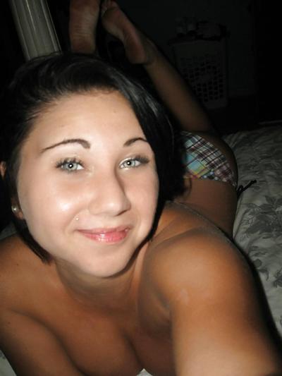 25P Teen morena peitos enormes corpo incrível