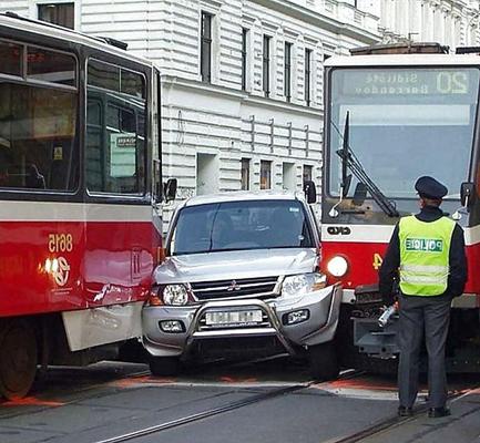 11P 女性でも車を運転できる？