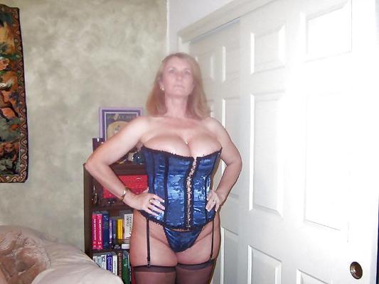 8P Blond big boobs milf