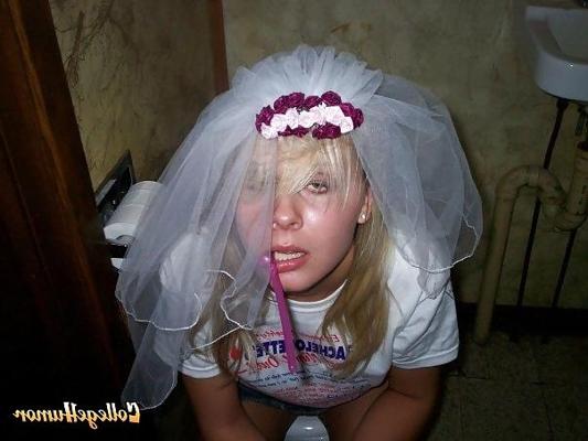 25P Teens In Toilet