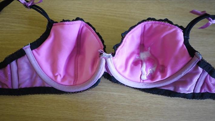 7P Sperma im Teenie-BH