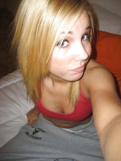 25P Blond Teen Girl with amazing body Selfshot 2of3