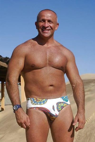 25P Pool, Beach, Shower. A Sunny Day