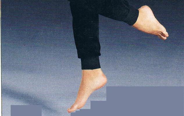 12P Scans of female feet 