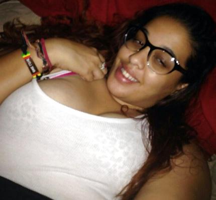 14P Jolie bbw avec des hanches larges et un gros butin