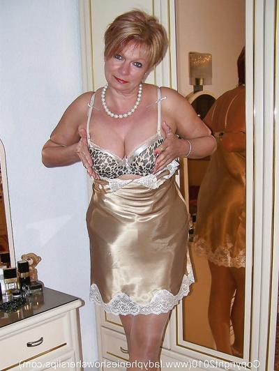11P Phenie showa her slip.