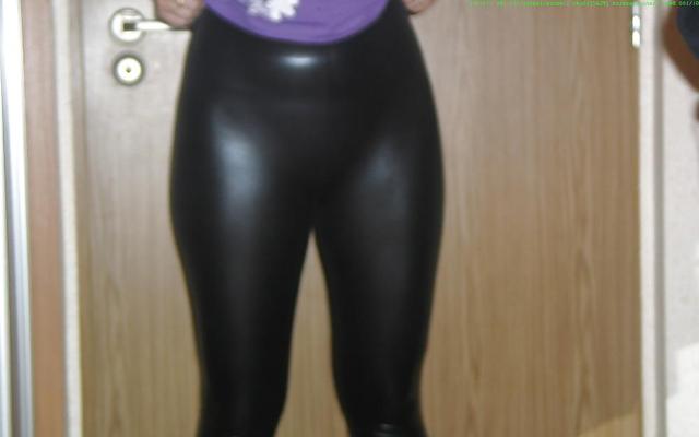 8P Slutty wife likes to show off her ass to on the street