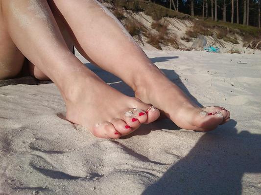 4P Sexy feet on the beach