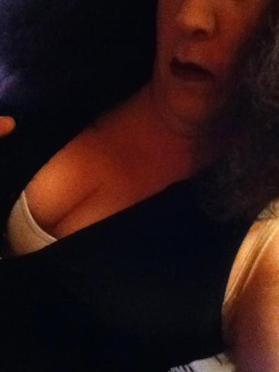 12P Plus de photos de décolleté