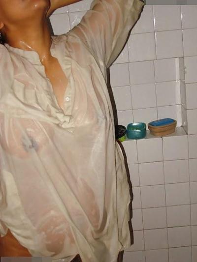14P Dehradun housewife bathing
