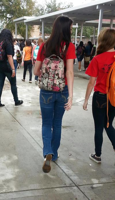 25P Reines adolescentes en jeans serrés
