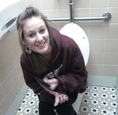 23P Real Teens On Toilet