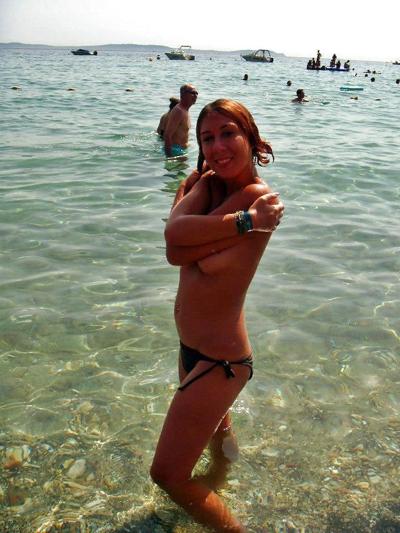 8P Italian Girl by the sea