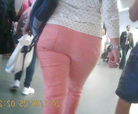 12P Rosa Hose, weiße MILF