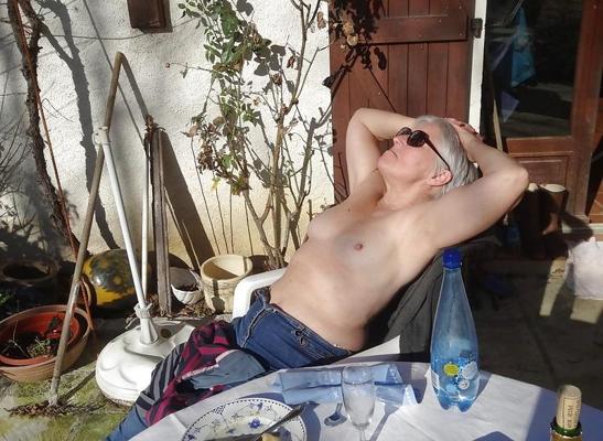 5P Topless sur la terrasse