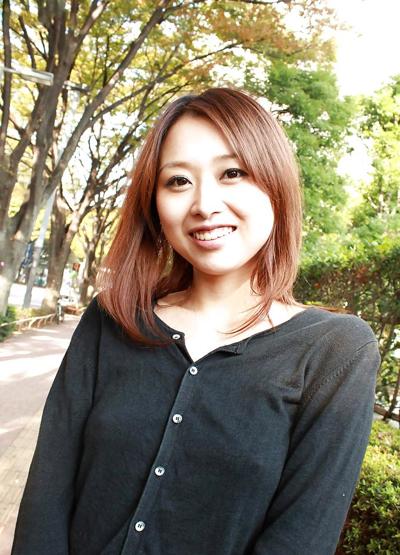 25P Japanese housewife fucked at home