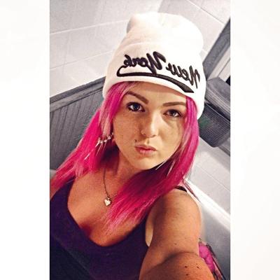 25P Dumb Bimbo Facebook Slut