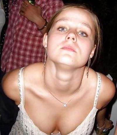 25P Dänische Teenager-99-100-Brüste berührten BH-Höschen mit Dekolleté