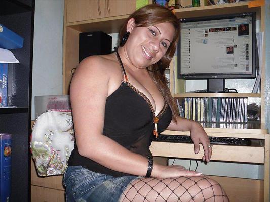 15P Sexy latin mom