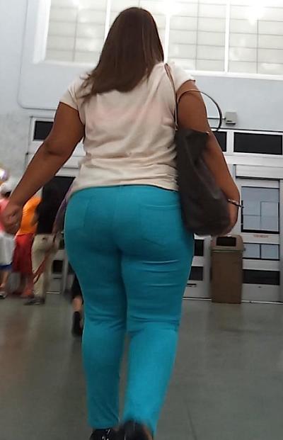 12P AMAZON butin Trentenaire LATINA voyeur GROS CUL rond ! VOYEUR