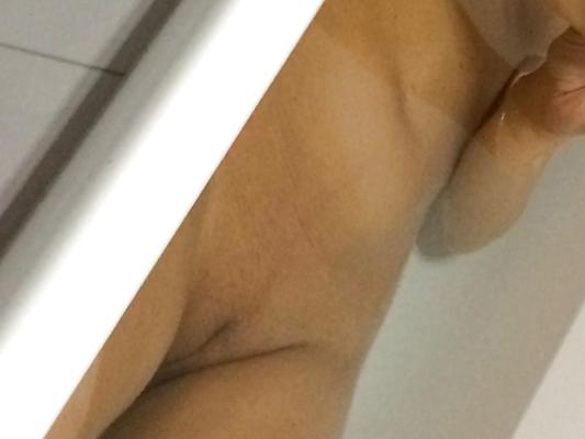 8P My Wife hidden bathtube pics